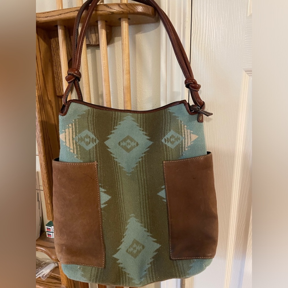 Pendleton tote! Super clean and well cared for.